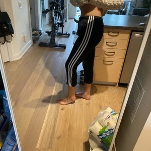 Adidas slim OG joggers cropped. Size M